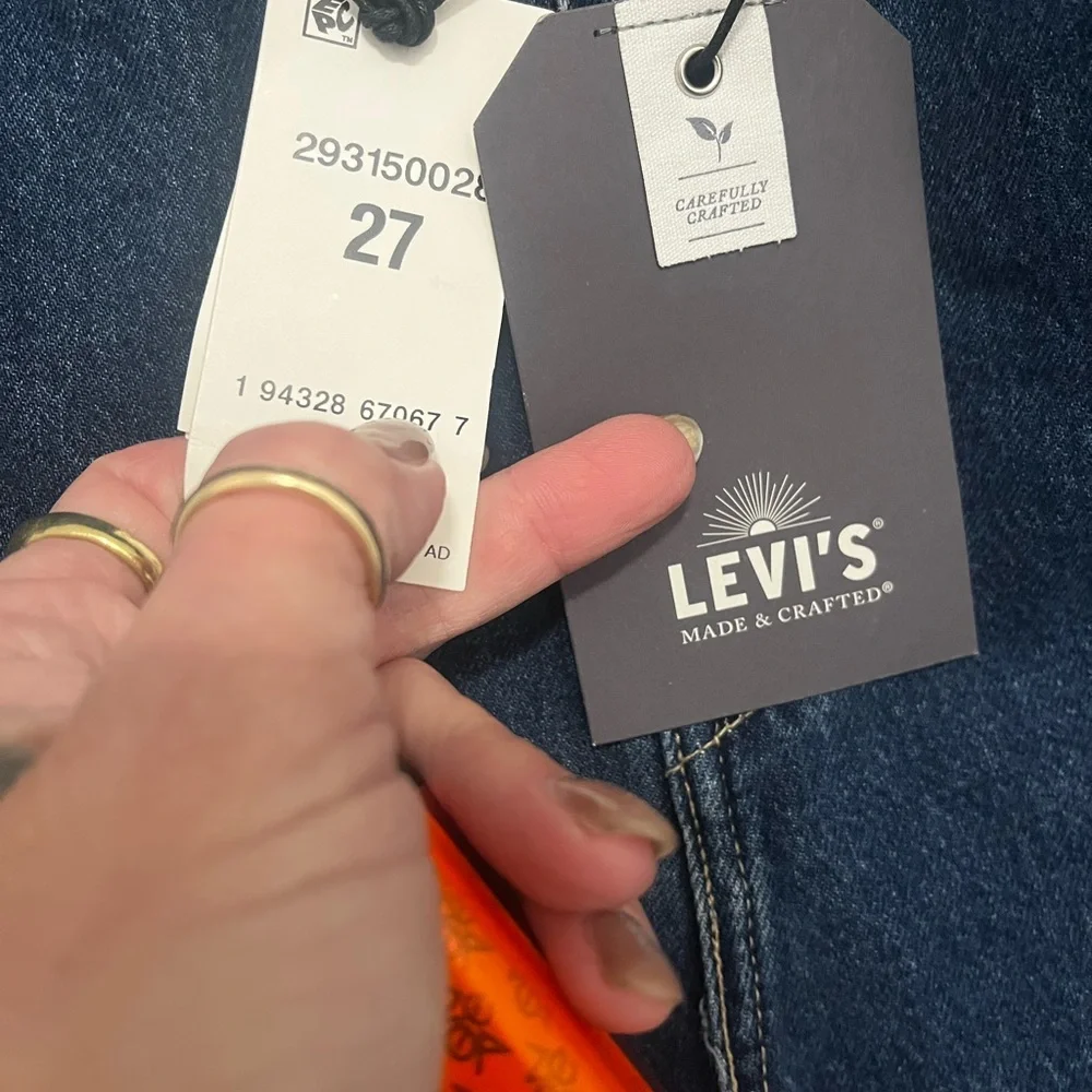 Levi's Limited Edition Women’s Barrel Cropped Limited Edition Dark Blue Jeans - Picture 4 of 5
